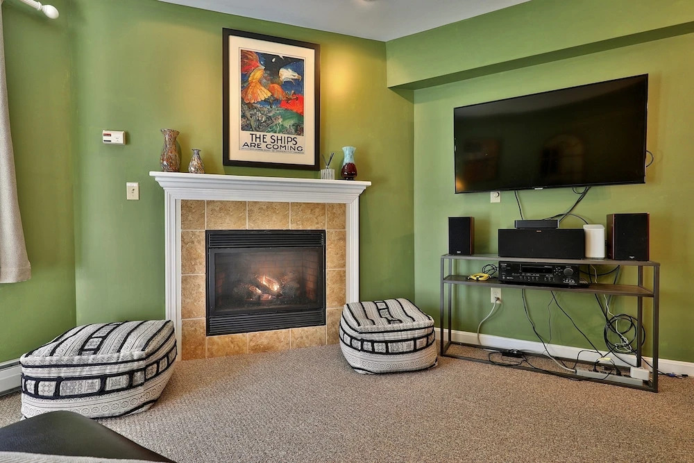 The Pico Escape: 3br/2ba Ski On/ski Off At Pico Mountain. Close To Killington. 3 Bedroom Condo