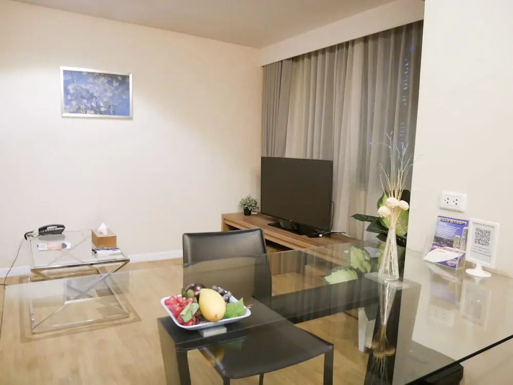 Апартаменты Locals Sathorn Siamese Nang Linchee