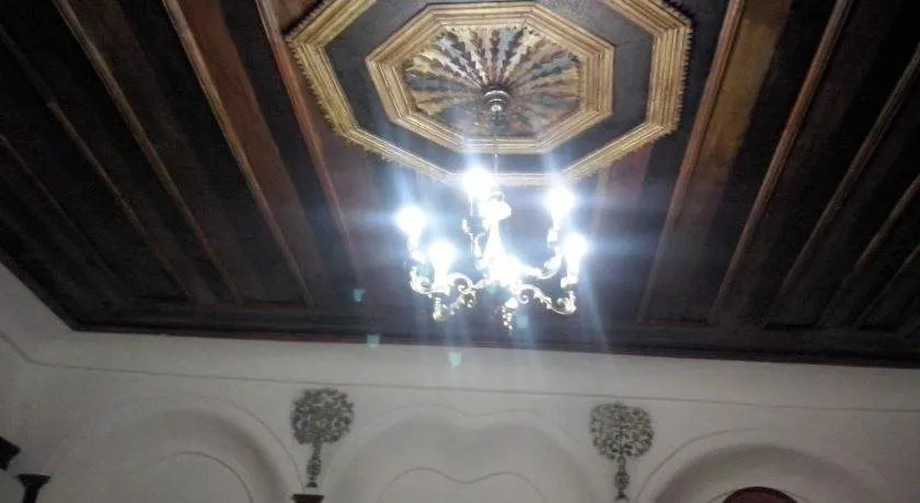 White House Hotel & Restaurant