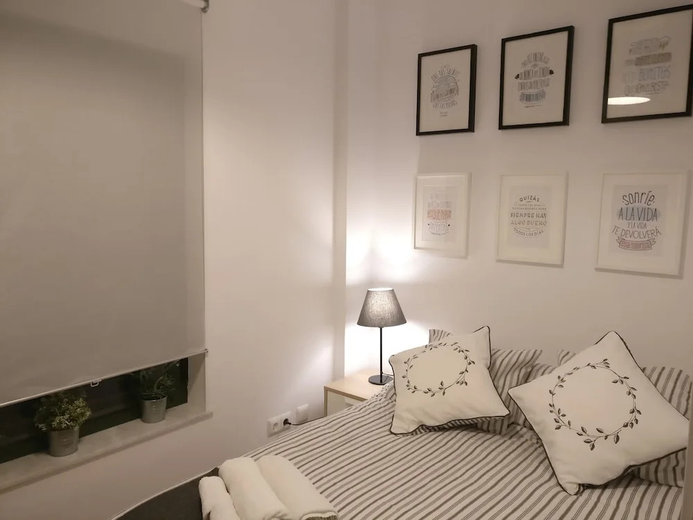 Apartamento espacioso frente al Palacio de Congresos - AA