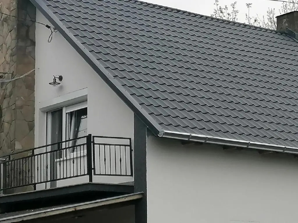 7 férőhelyes ház a tótól 15 m-re saját stéggel és csónakkal Balatonfenyvesen