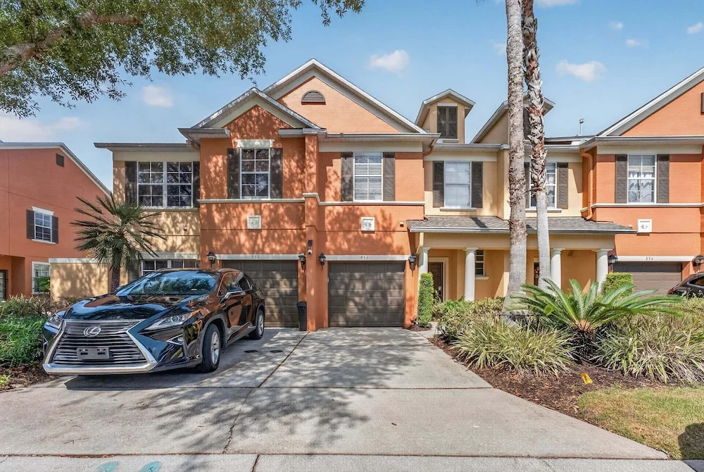 Cozy 3BR Townhome 5 Miles From Disney