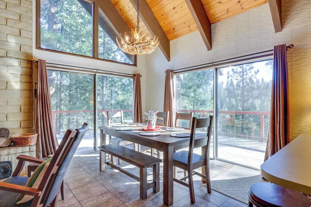 13 Mi to Skiing: Long Barn Family Cabin
