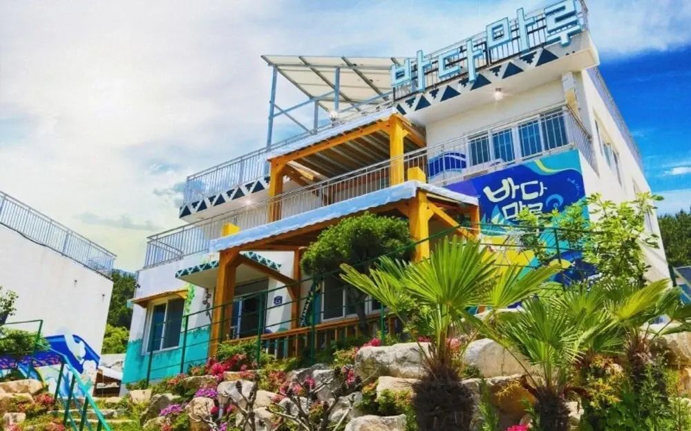Geojedo Badamaru Pension(거제도 바다마루펜션)