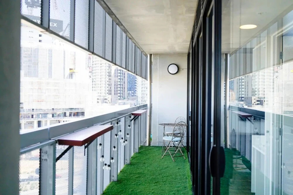 Modern 2 Bedroom Apartment With City Views