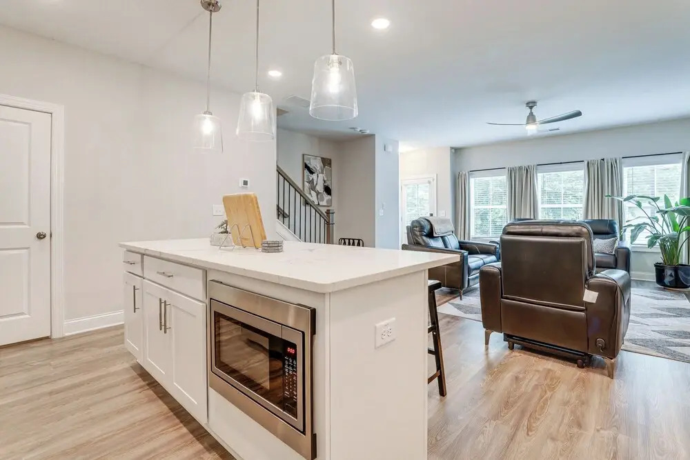 7 Mi to Dtwn: Sleek Retreat in Atlanta!