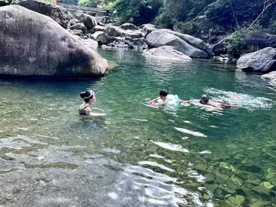 Anji Baofu Shiyou Homestay