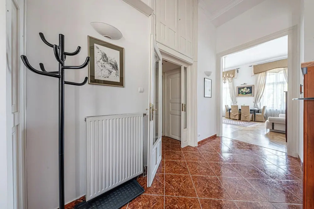 Budapest Classic Charm | 2Br + Cornertub + Smarttv