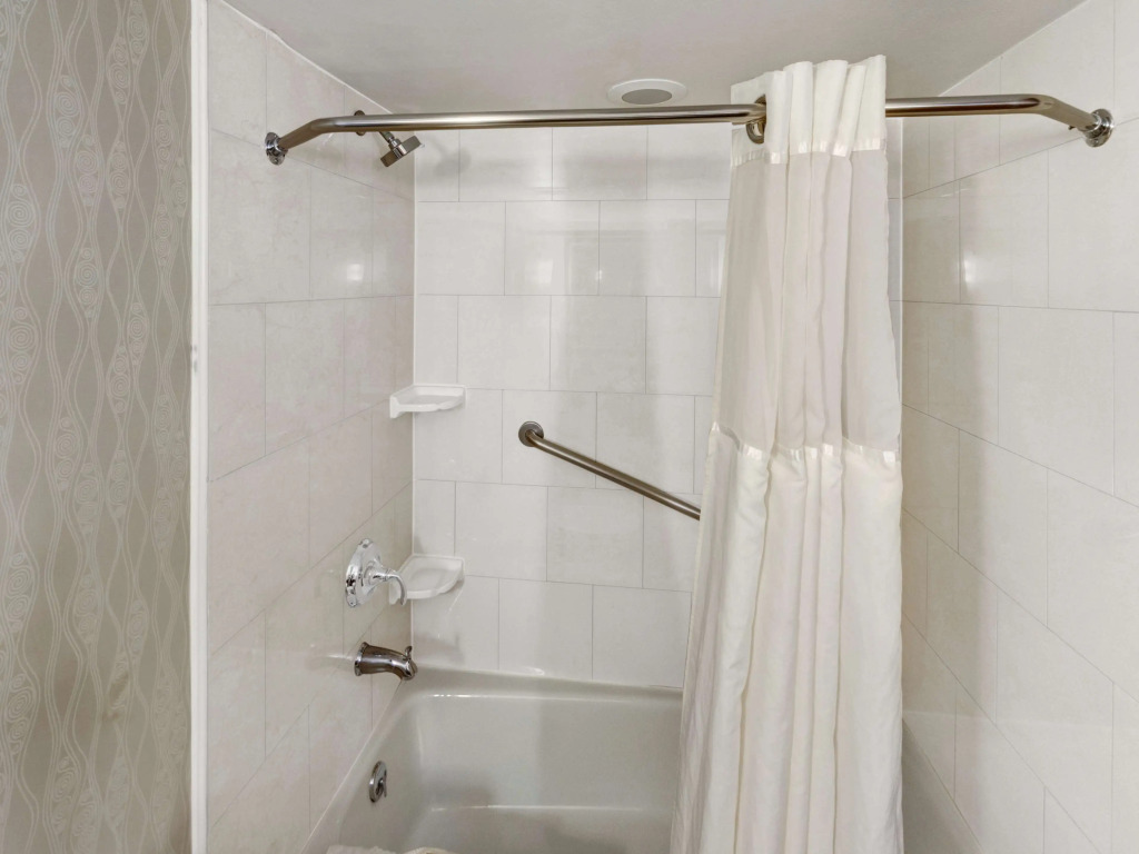 DoubleTree by Hilton Wichita Airport