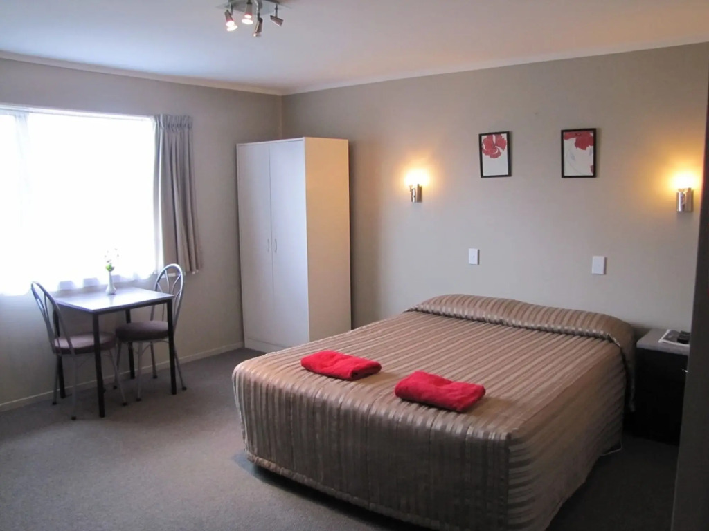 Devonwood Motel