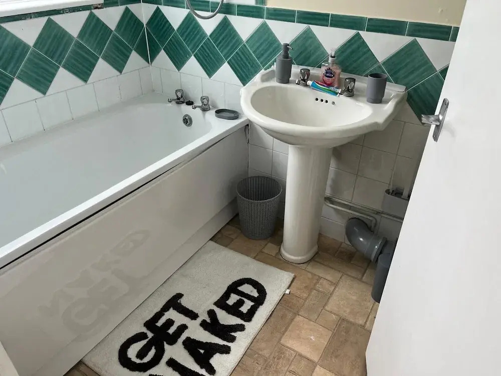 Enfield City Apartment Retreat