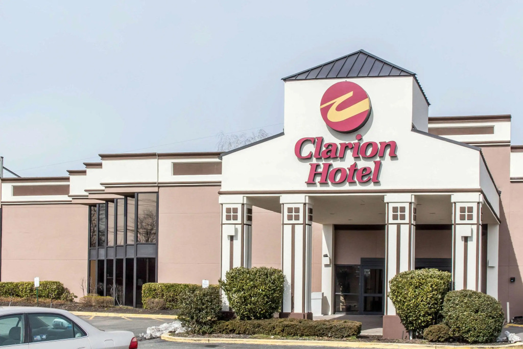 Clarion Hotel & Conference Center Ronkonkoma MacArthur Airport