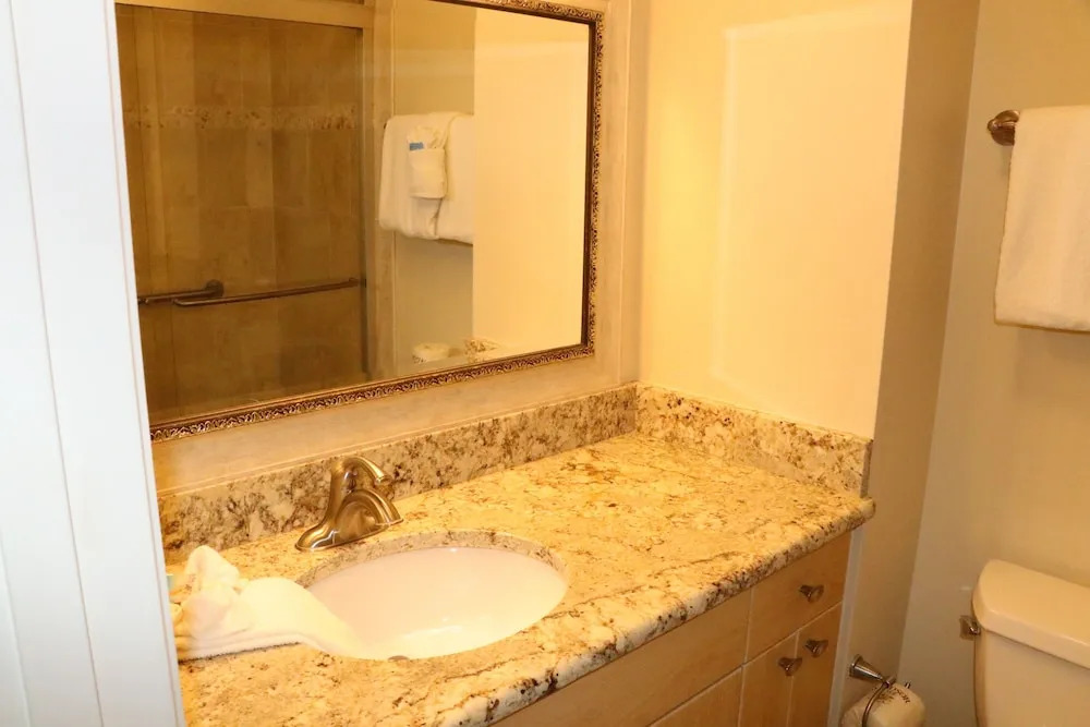 Jamaica Royale - 705 - 2 Br Condo
