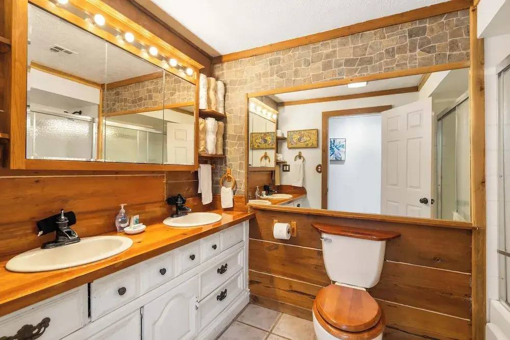 The Cozy Cottage Getaway - Private Pool & Hot Tub