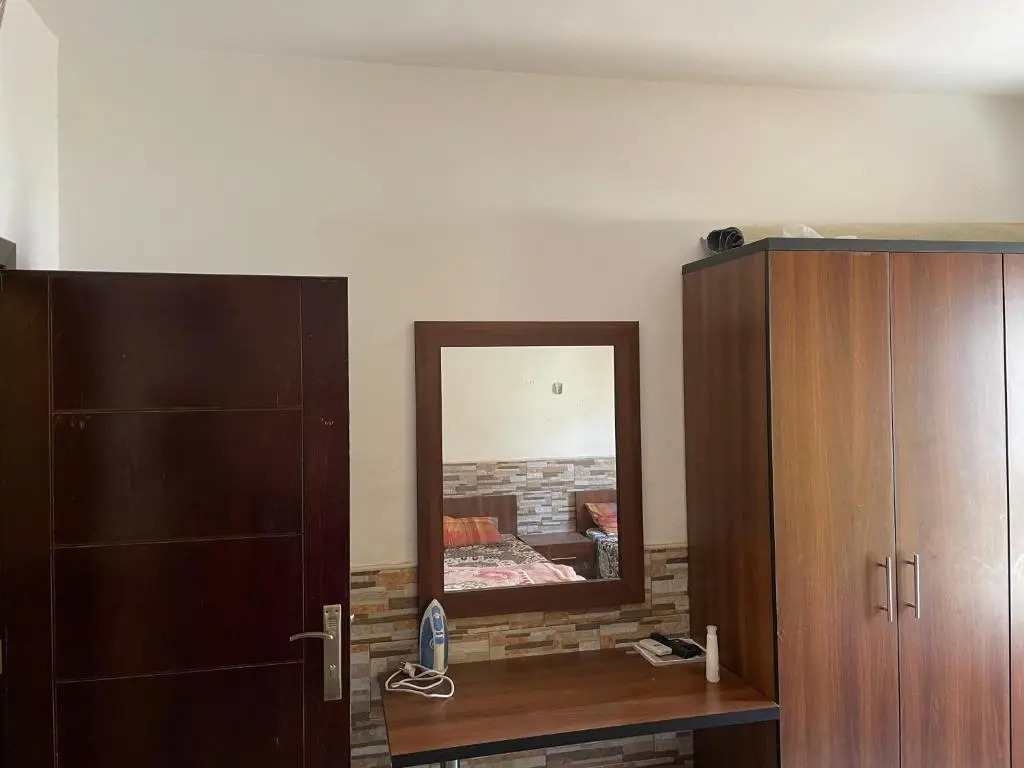 Studio next to Queen Rania St, well served area