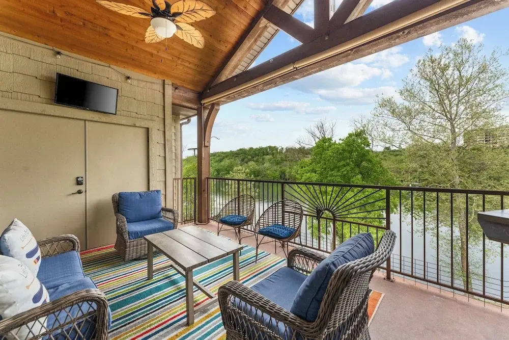 Penthouse Eagle View for 12!