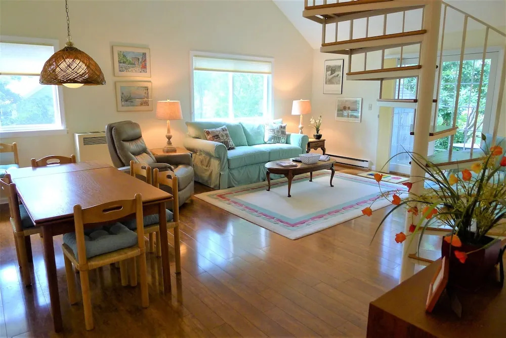 48 Middlecott - 2 Bedroom Condo