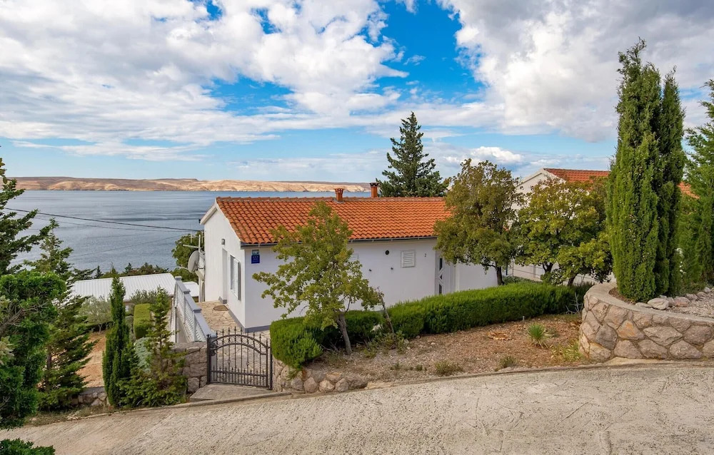 Awesome Home in Baric Draga With Wifi and 1 Bedrooms