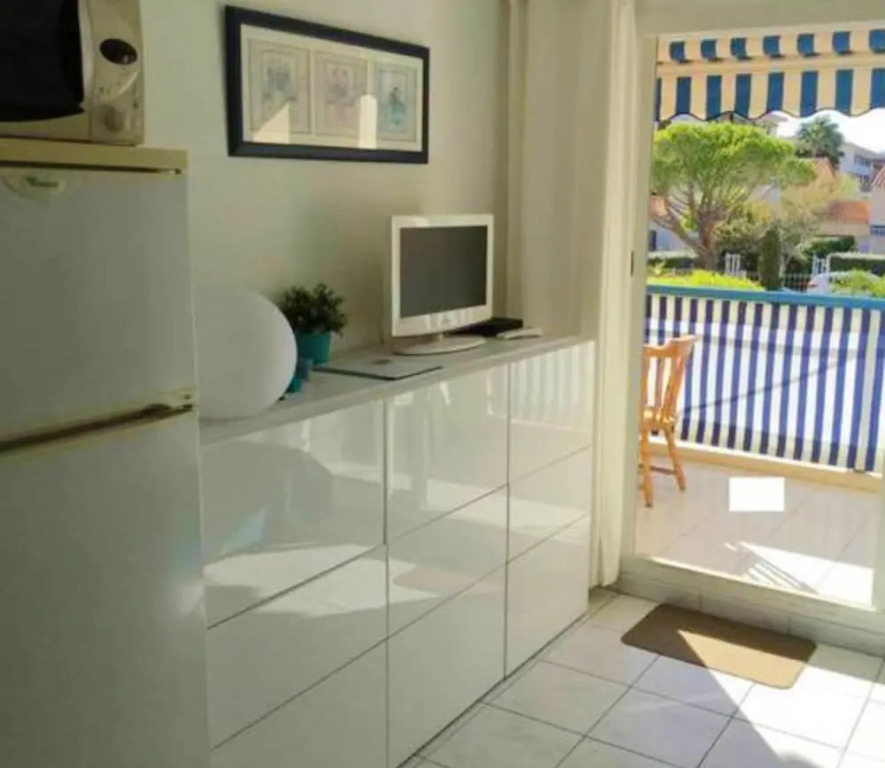 Apartment with 2 Bedrooms in Le Lavandou, with Shared Pool, Enclosed Garden And Wifi - 350 M From the Beach