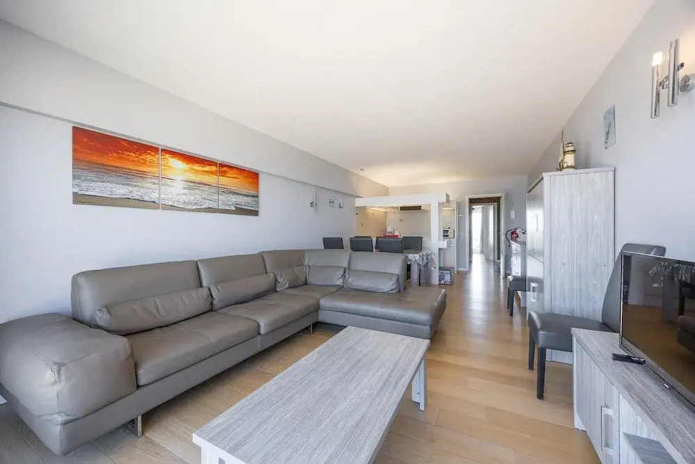 Charming Apartment With sea View and Parking Space