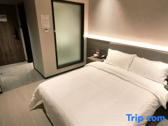 Lingyi Business Hotel (Shanghai Gaoqiao)