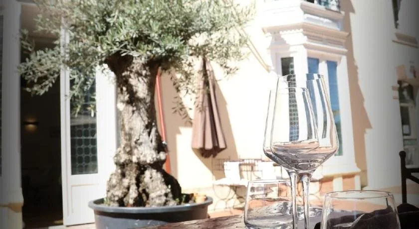 Logis Hotel Restaurant La Tour de Ciron
