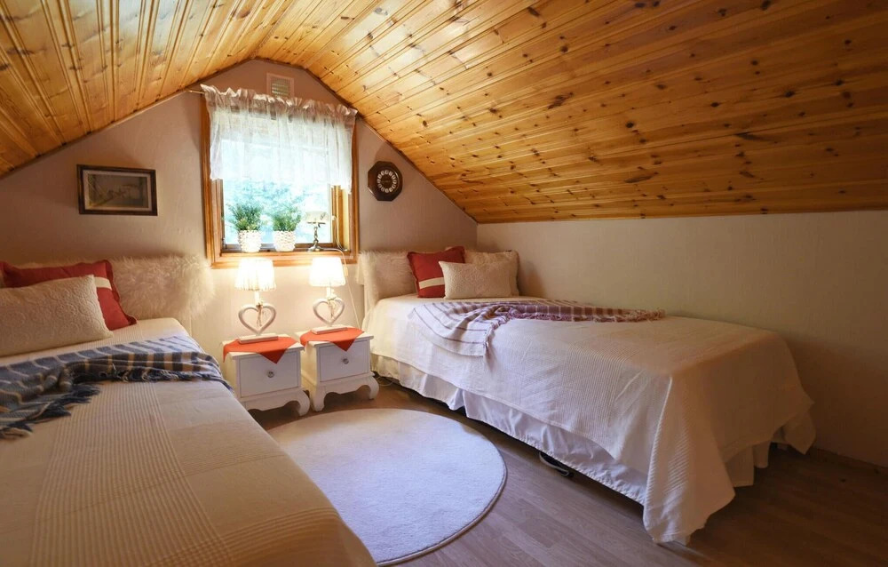 Cozy Home In Hjo With Wifi