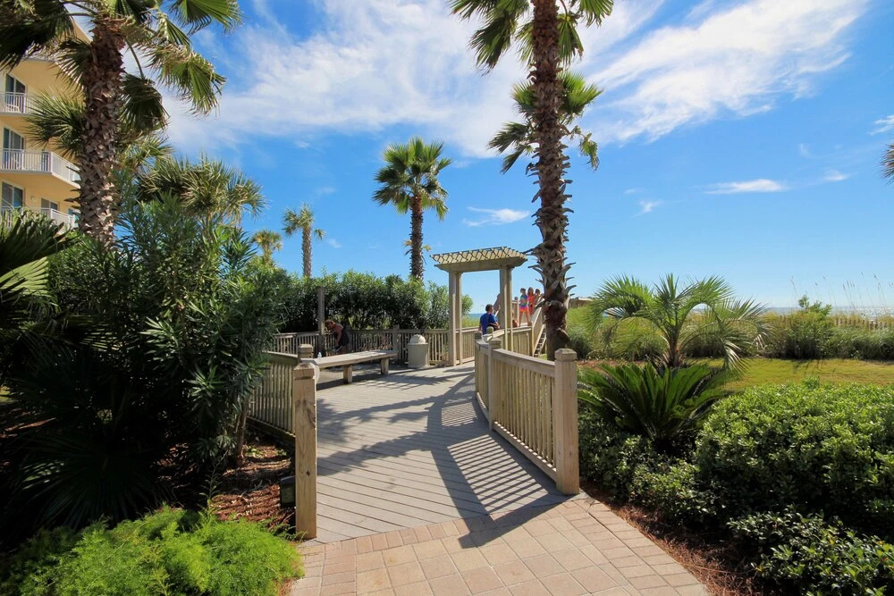 Waterscape C202 - 3 Br condo by RedAwning