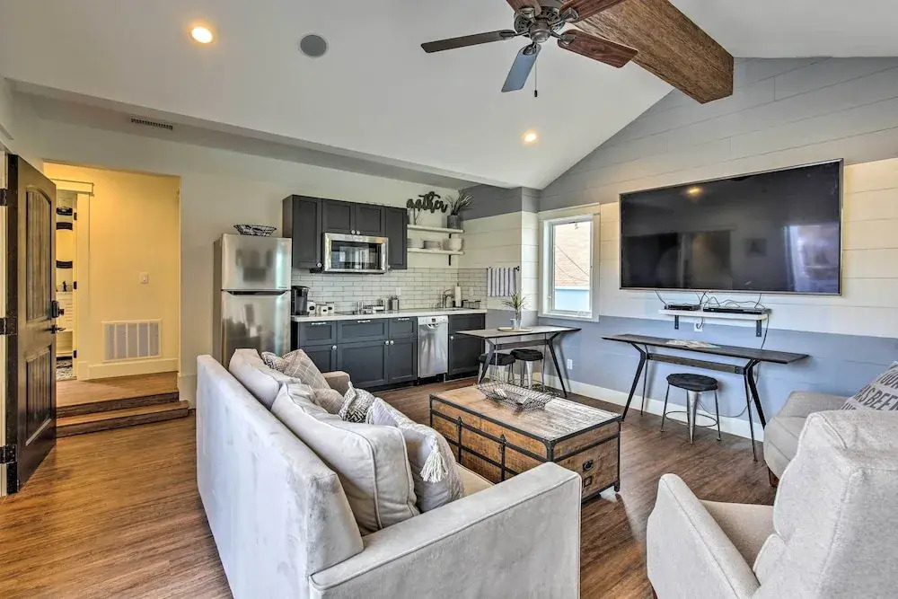 San Diego Home - Walk to Sail Bay & Mission Beach!