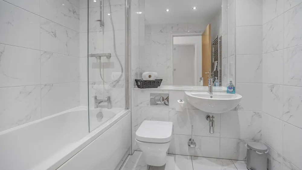 2 Bed Apt Sleeps 7 - Arcade Machine, Wifi, Central