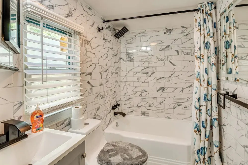 8 Mi to Metlife Stadium: Pet-friendly Home w/ Yard