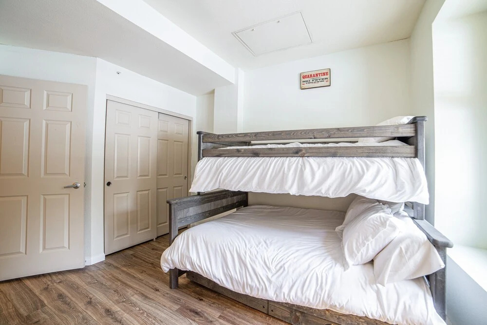 Updated W/ Pool & Hot Tub - Walk To Lift! 2 Bedroom Condo