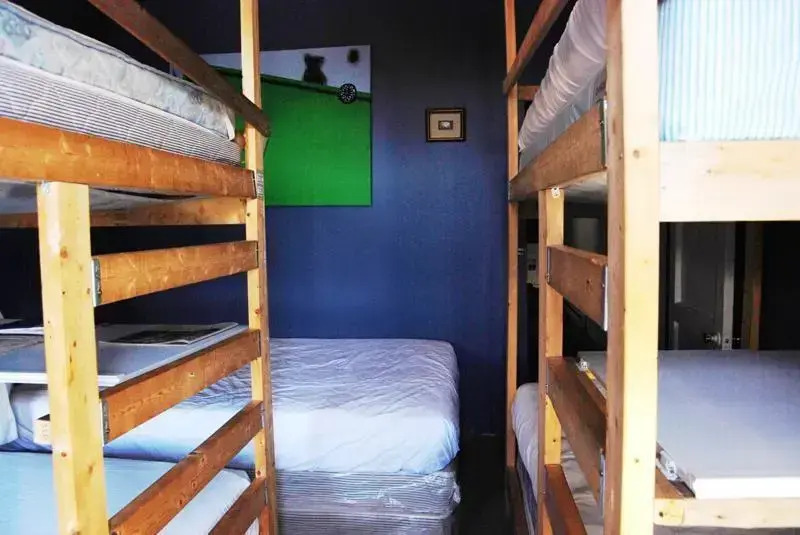 Econo Hostel
