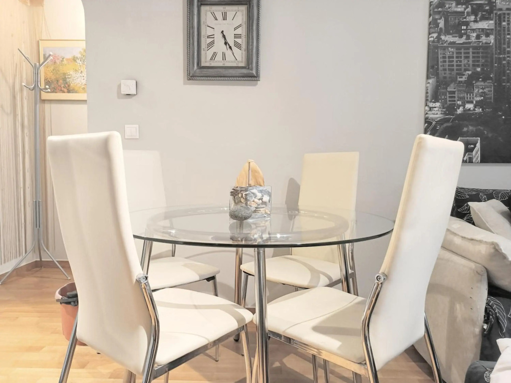 CASA MYRlAM -Suite Apartment in Marousi with View and Private Parking-
