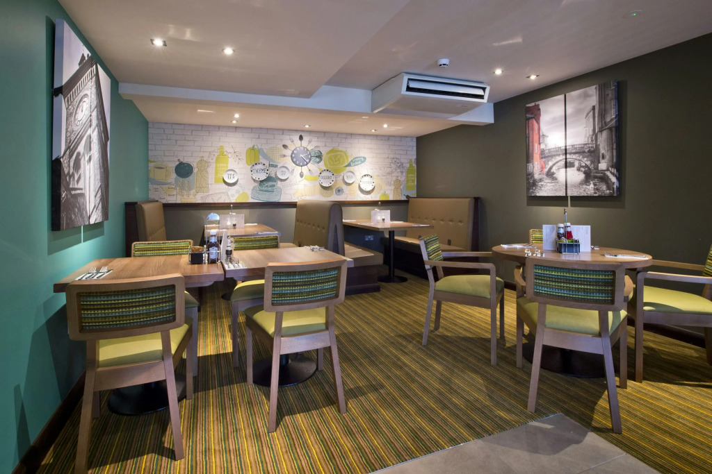 Premier Inn Newbury Town Centre South A339