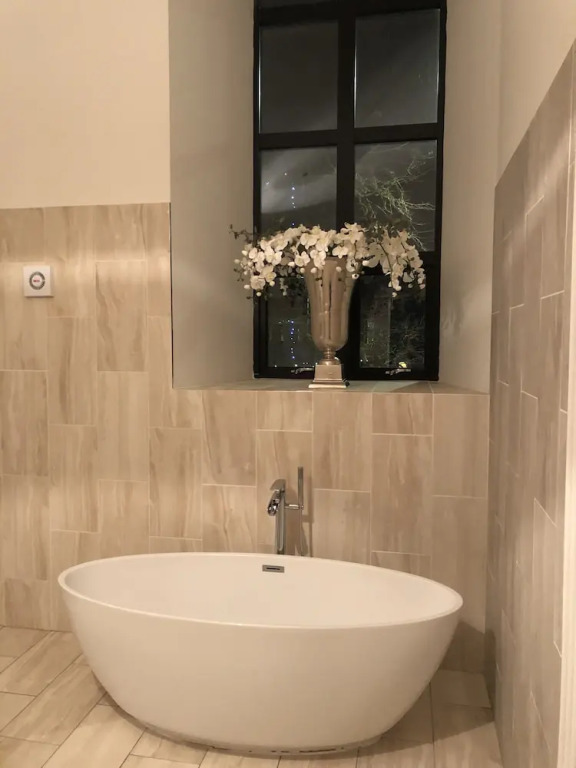 East Church House, Unique 9 bedroom Church, Historic Market Town