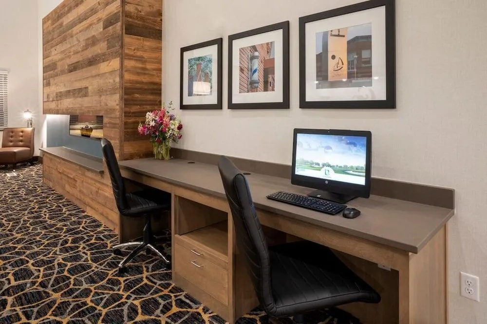 Little Crow Hotel & Conference, Trademark by Wyndham