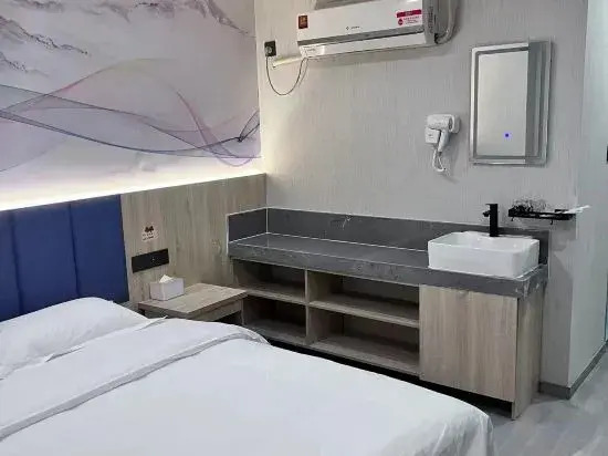 Qingfeng Hotel (Nanjing Maiyuqiao Subway Station)
