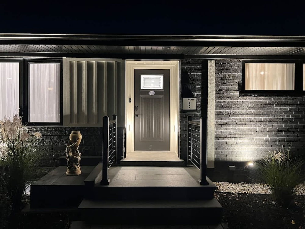 Casa 22 Luxury Modern 3BD 2BA Home in Skokie