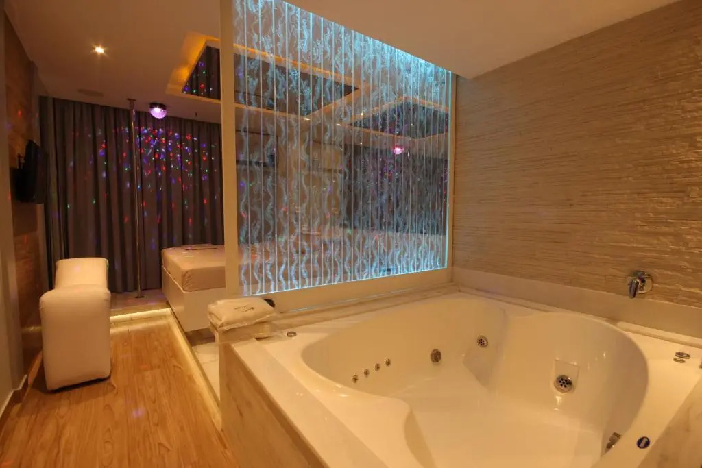 Love Time Hotel (Только для взрослых)