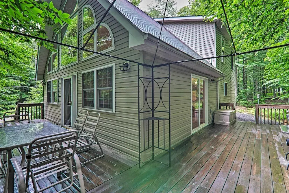 Deck & Resort Amenities: Arrowhead Lake Home!