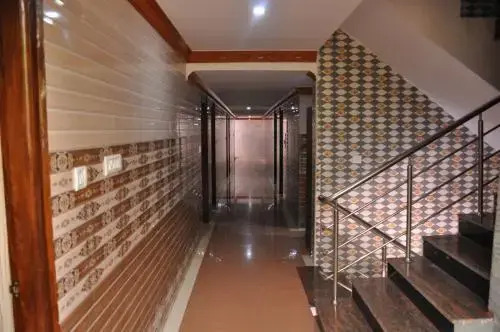 C M Hotel