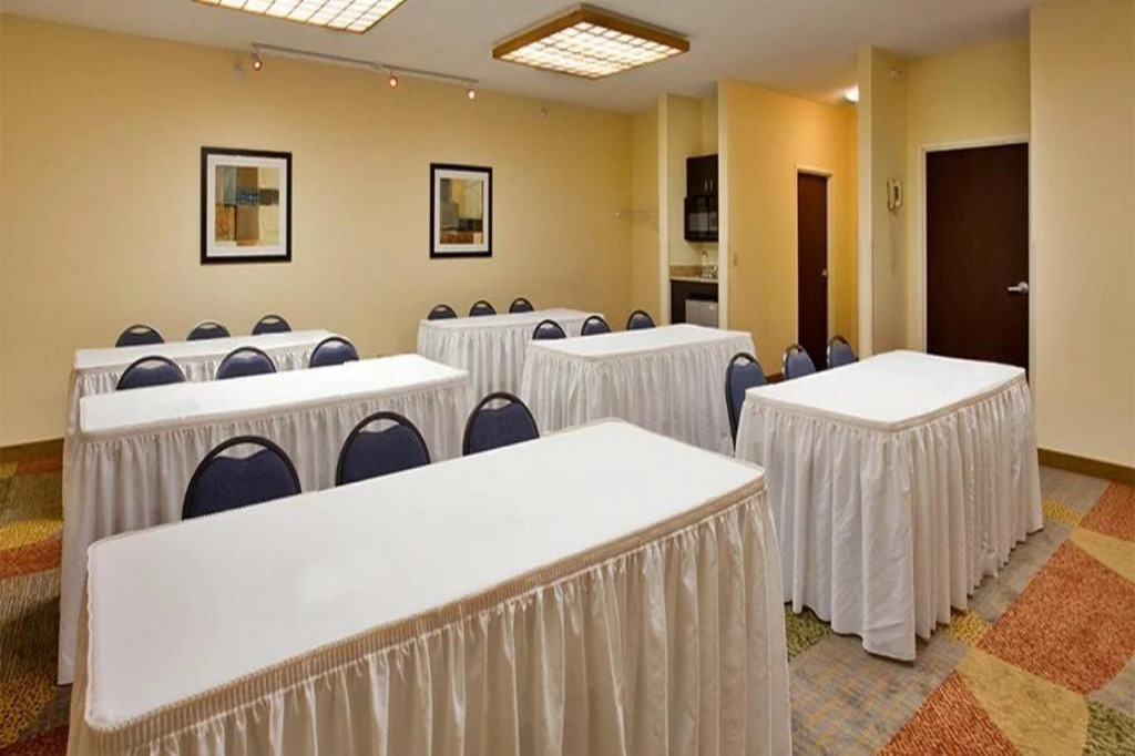 Comfort Inn & Suites Saint Louis Lafayette Square