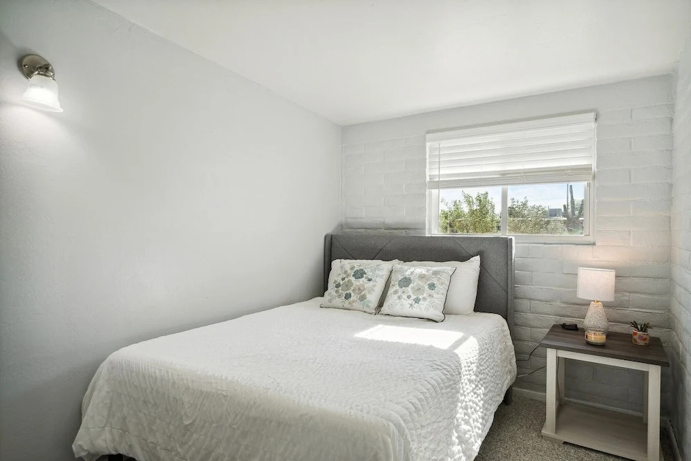 Family-friendly Desert Oasis 5 Bedroom Home by RedAwning