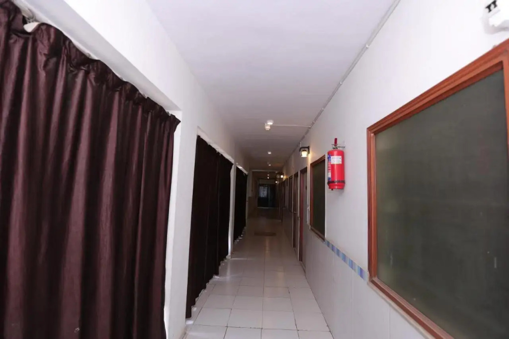 Hotel Runway Inn