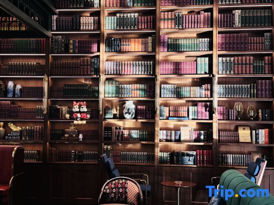 JAMES JOYCE Hotel (Qingyuan Shunying Times Square  Qingcheng Light Rail Station)