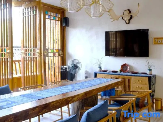 zhaoxing He Zhai Mountain with May Flower Boutique Station