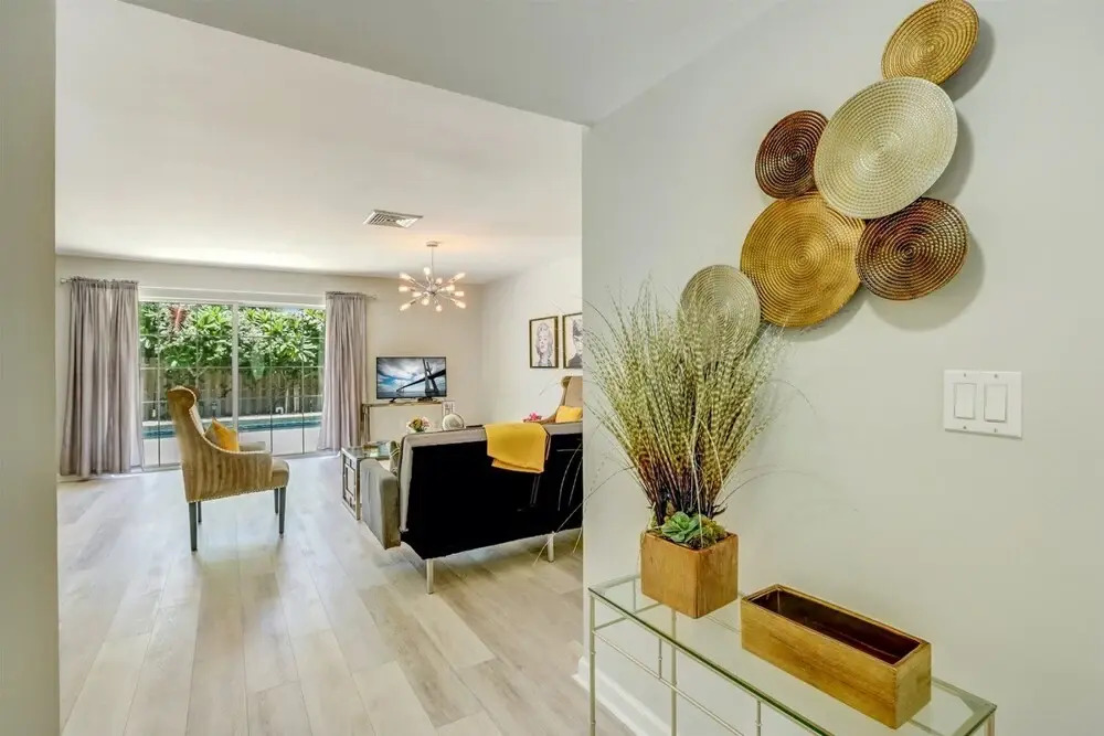 Woodridge - Private & Sanitized, Perfect for Social Distancing & Working From Home. Private Pool, Pet Friendly. Discounted During Pandemic. Super-host Support