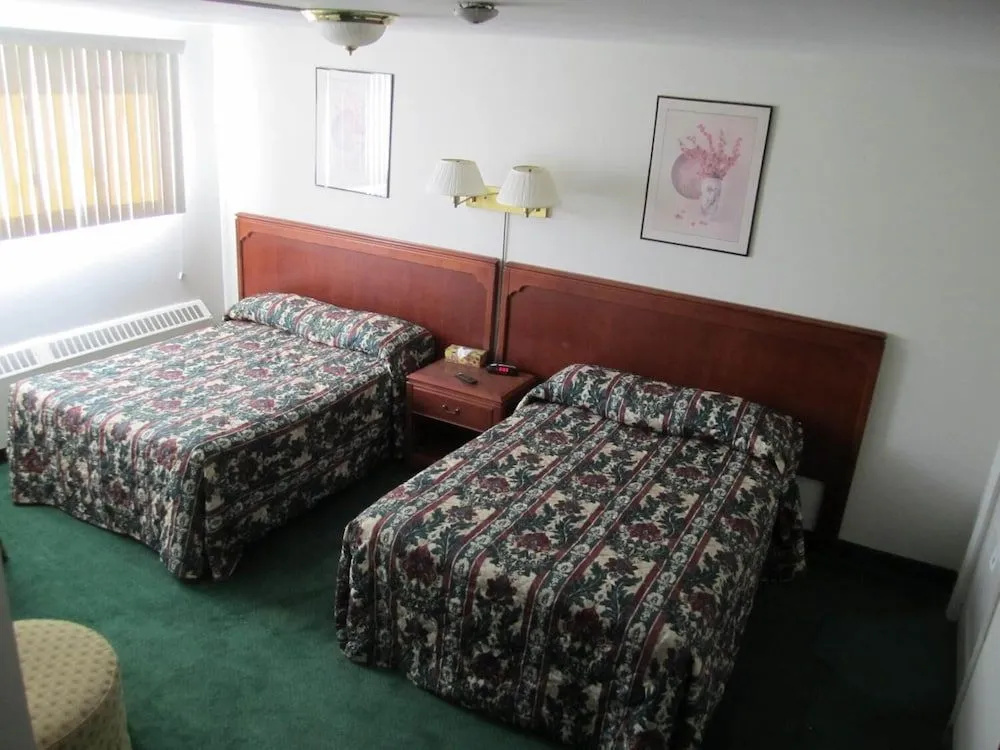 Canadiana Motel