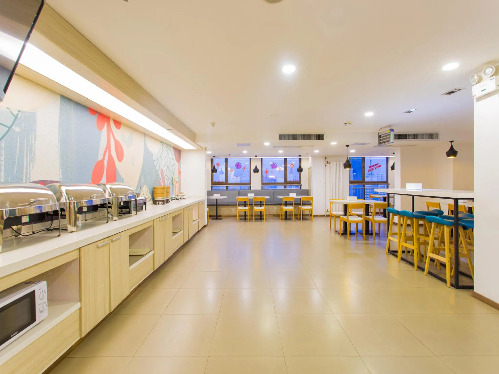 Hanting Hotel Xi'an Xijing Hospital Tonghuamen Metro Station